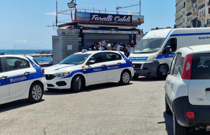 Los quioscos taralli en el paseo marítimo de Nápoles en via Nazario fueron incautados: no estaban autorizados