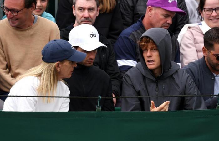 Jannik Sinner y Anna Kalinskaya aún más unidas, el azul la mira en Wimbledon