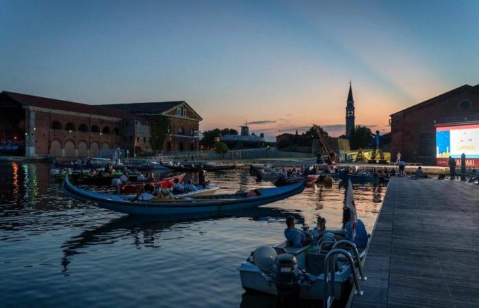 El autocine en barco vuelve a animar las veladas de julio en el Arsenal de Venecia