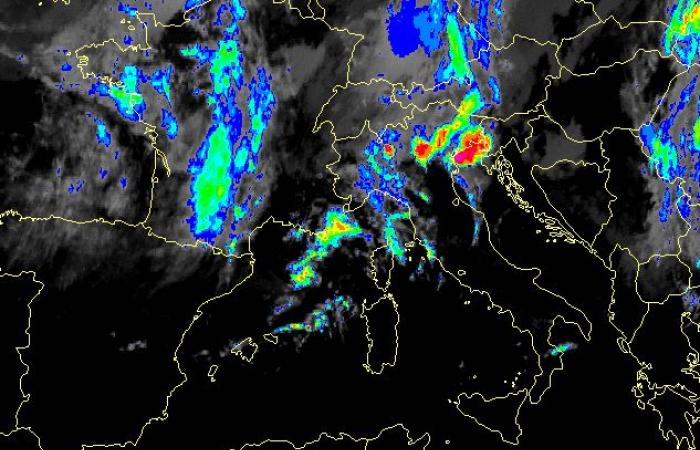Una nueva ola de mal tiempo está en marcha: primeras tormentas en el Véneto durante la noche, hoy toda Italia está en el punto de mira