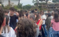 POZZUOLI/ Los Campos Flégreos todavía tiemblan, los estudiantes en los patios – Crónica Flegrea