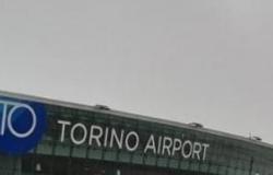 Se siente mal en el vuelo Turín-Lamezia Terme, muere un joven pasajero – Revista Sbircia la Notizia