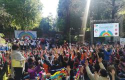 “¡Queremos la paz!”: el grito de cientos de niños resuena en Novara