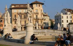 En Padua una estatua de una mujer: elige entre seis opciones