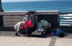 POZZUOLI| Residuos voluminosos en primera línea de mar: “Todo está permitido a los incivilizados, incluso el traslado”