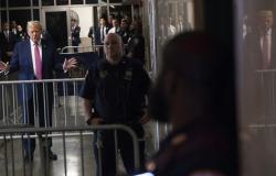 Nueva York. Un hombre se prende fuego frente al tribunal donde se lleva a cabo el juicio a Trump. Policía: es “un teórico de la conspiración”
