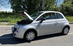 Accidente entre coches en Brugherio: llamas del capó y un herido