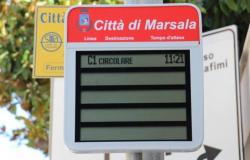 “Postes y marquesinas para paradas de autobús colocados en Marsala después de 4 años”