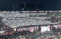 Palermo-Parma, pancarta larguísima en la Curva Norte ante la afición de Catania y Dortmund (FOTO)