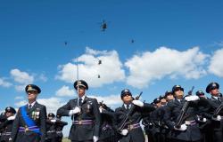 Viterbo: los estudiantes de los cursos de mariscal del ejército italiano y de la fuerza aérea juran juntos