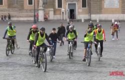VIDEO Campeonato de Europa, Ricci en bicicleta de Fano a Roma para “unir Italia”
