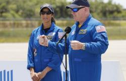 Los astronautas de la NASA, Butch Wilmore y Suni Williams, llegan a Florida para el primer vuelo espacial tripulado de Boeing