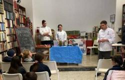 Marino – En BiblioPop los alumnos de Santa Chiara aprenden a hacer jabón con aceite usado