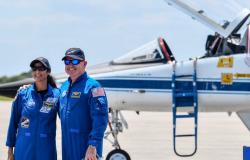 Los astronautas de Starliner llegan al Centro Espacial Kennedy en aviones T-38 de la NASA