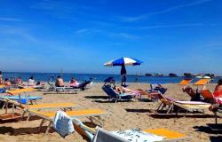 Turismo, lanzamiento de cohetes en la Riviera en 2024. En Cesenatico 35 mil turistas en tres meses (+85%)