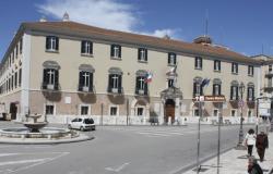 Foggia, comienza la restauración de 36 bancos. El Partido Demócrata: “Punto de encuentro y descanso. Ahora más cuidado por nuestra ciudad”