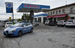 Estafas en máquinas tragamonedas con el truco del pececito: la policía arresta a una banda de rumanos en Fano