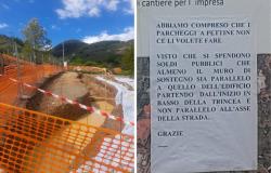 Trabajando en Montale di Marola, aparece un cartel: “Hemos entendido que no queréis hacer estacionamientos en peine…”