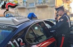 Catania, intentan robar en una bisutería pero al salir encuentran a los Carabinieri: dos detenciones
