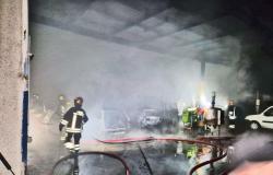 Teramo, cinco coches incendiados en una empresa farmacéutica: sospecha de incendio provocado