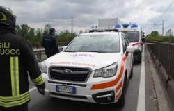Chocan de frente en el puente Ticino en Vigevano. Los conductores de los dos coches resultaron heridos