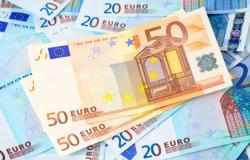 El euro y el dólar caen por debajo de 1,0750, siguiendo de cerca el discurso de la FED
