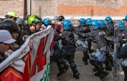 Venecia, «Es el G7 de la injusticia». Centros sociales en procesión se enfrentan con la policía