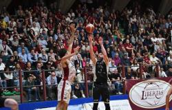 Eliminatorias del Basket B Nazionale, Poletti carga contra el entorno de Blacks Faenza: «Hay mucha gente en Cattani para ayudarnos»