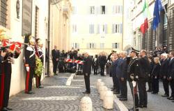 Día del recuerdo de las víctimas del terrorismo, el Presidente de la República depositó una corona de flores en via Caetani