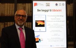 Catania. Presentada la antología de Vincenzo Caruso “Poesía, para un apretón de manos”