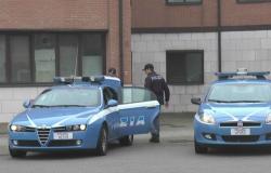 Robo en la zona de la estación, detenidos un joven de 15 años y otro de 14 años. VÍDEO Reggionline -Telereggio – Últimas noticias Reggio Emilia |