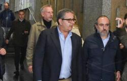 Investigación de Liguria, Toti no responde al juez de instrucción durante el interrogatorio