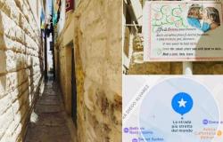 “La calle más estrecha del mundo”, cartel e indicación de mapas en Trani