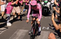 Pogacar es un marciano con la maglia rosa: domina la contrarreloj Foligno-Perugia y ya bloquea el Giro de Italia