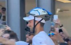 Djokovic bromea tras el accidente del casco en la cancha VIDEO – Tenis – Especial Internacional