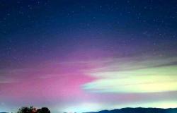 Aurora boreal visible en toda Italia, la espectacular imagen desde el Etna