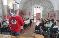 En el instituto Boggio Lera de Catania se celebró el primer encuentro con la FIN para una campaña de prevención en el agua