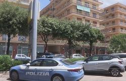 Salerno, anciana cae al vacío en via Trento: la policía investiga