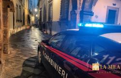 Lucca, golpea y segrega a su pareja: arrestado un hombre de 39 años