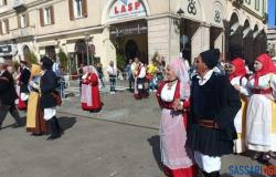Cabalgata sarda, imágenes del desfile en curso en Sassari