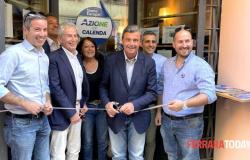 Calenda inaugura la sede de Azione en Ferrara: “La política vuelve al pueblo”