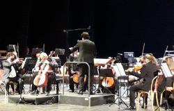 Éxito en el Politeama de Catanzaro para “Pierino e il wolf” con Peppe Servillo y la Orquesta Filarmónica de Calabria