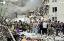 Ataque ucraniano en la ciudad rusa de Belgorod: un misil provoca el derrumbe de un edificio de apartamentos – Vídeo