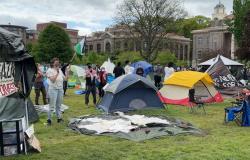 Se escuchan las voces de los manifestantes en la graduación de la Universidad de Syracuse