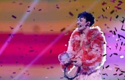 Nemo, demasiado feliz por la victoria en Eurovisión: mientras celebraba rompe el trofeo y se lesiona el pulgar