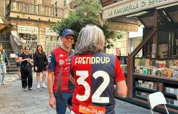 Génova, el abrazo de los aficionados a la madre de Frendrup