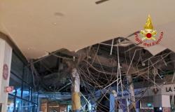 Centro Campania, Bomberos: “Diez minutos antes habría sido una tragedia”. Sellos en la plaza central donde se derrumbó el falso techo | Café Procope | Noticias – Justicia