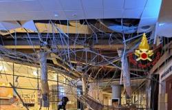 El ático se derrumba en el centro comercial de Marcianise, miedo pero sin heridos
