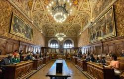 El Ayuntamiento de Siena se reunió para el 17 de mayo