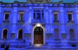 Día Mundial de la Fibromialgia en Reggio Calabria, el Palacio San Giorgio se ilumina de color violeta